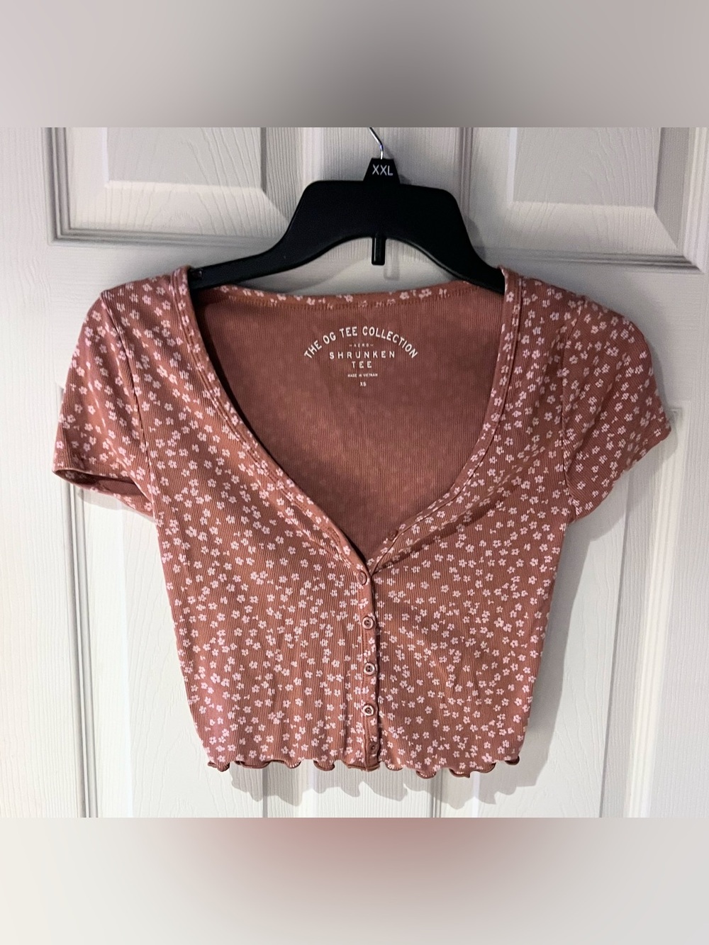 Women's Dusty Rose Floral Cropped Button-Front Top